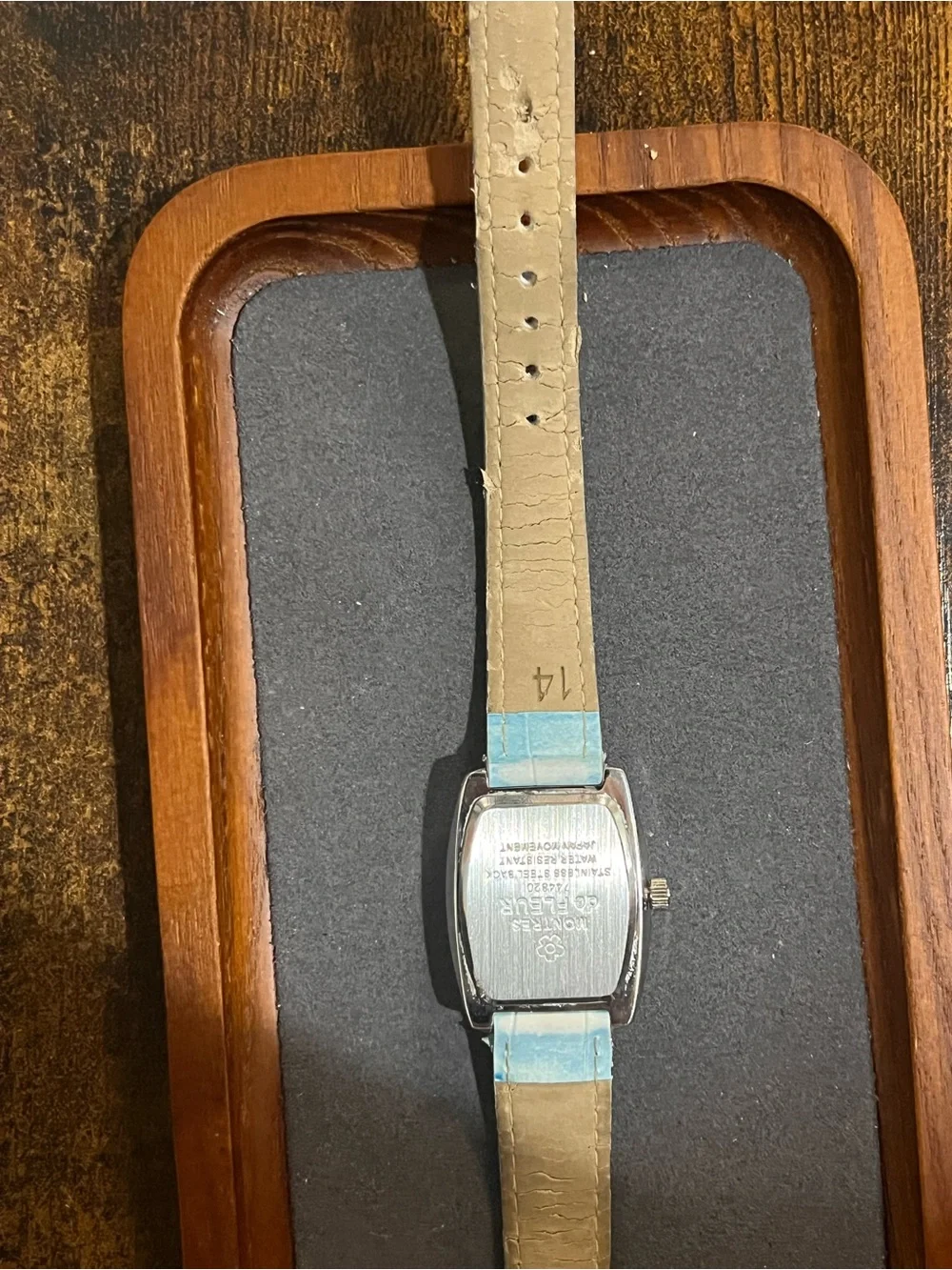 N/A quartz watch